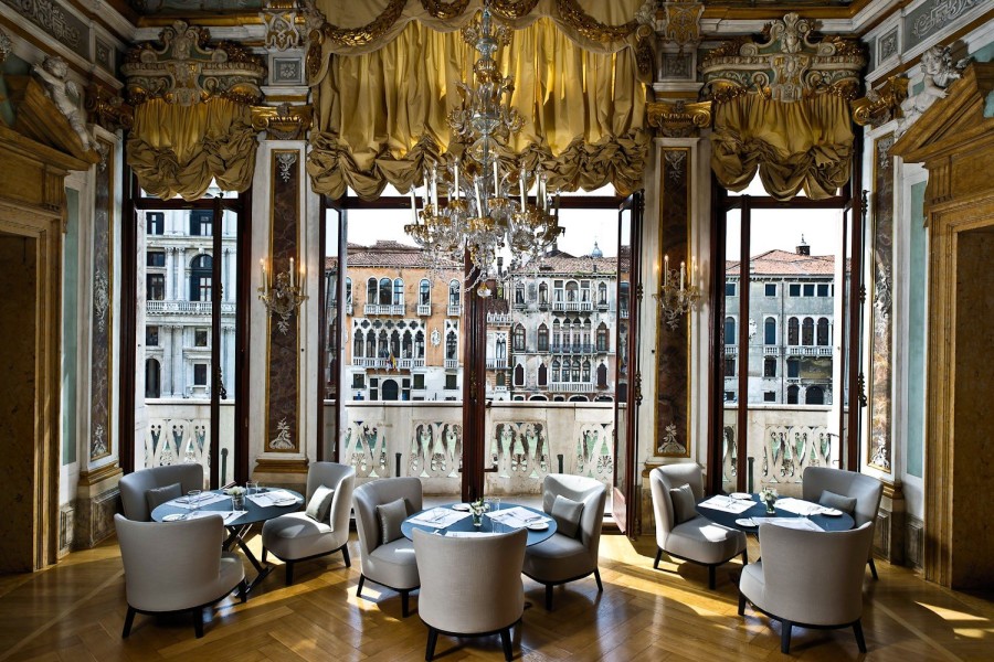 rs1930-aman-canal-grande-venice-piano-nobile-dining-room.jpg