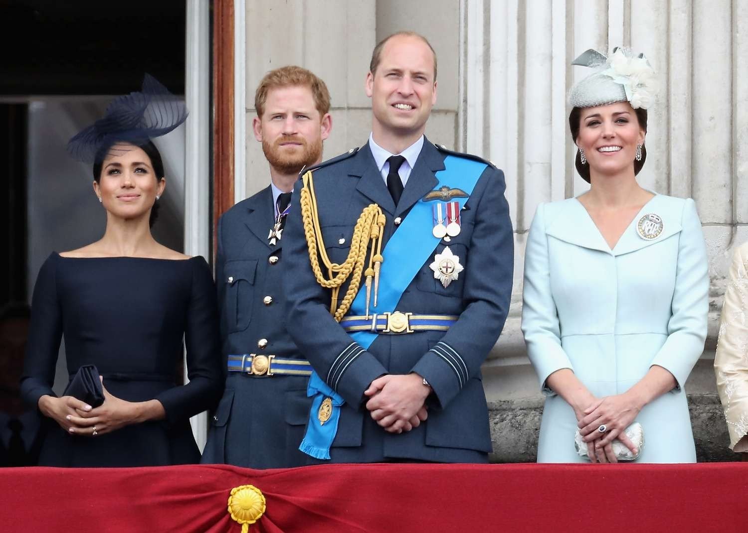 meghan-markle-prince-harry-buckingham-palace-balcony-0b0144fed98e4bf8bc141e781443e217.jpg