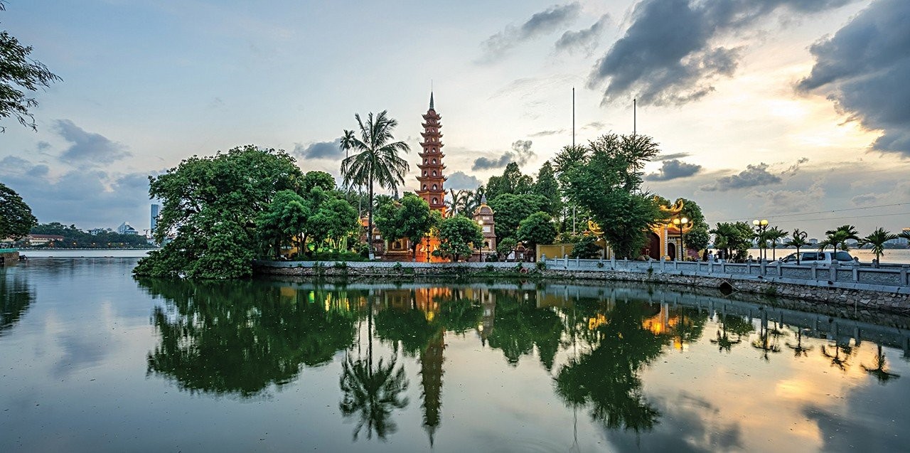 tran-quoc-pagoda-the-oldest-temple-in-hanoi-vietnam-1.jpg