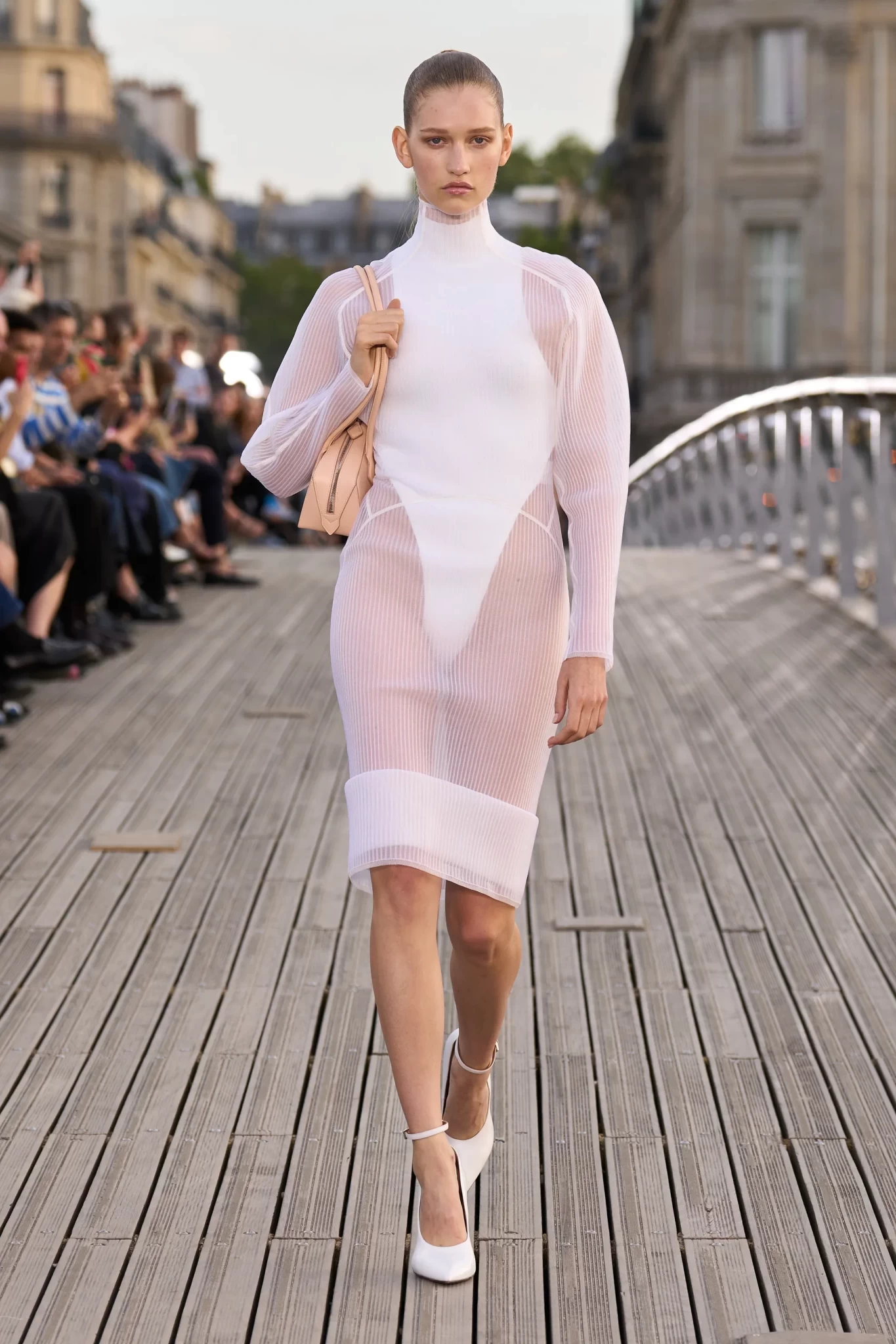 00009-alaia-spring-2024-ready-to-wear-credit-brand.webp