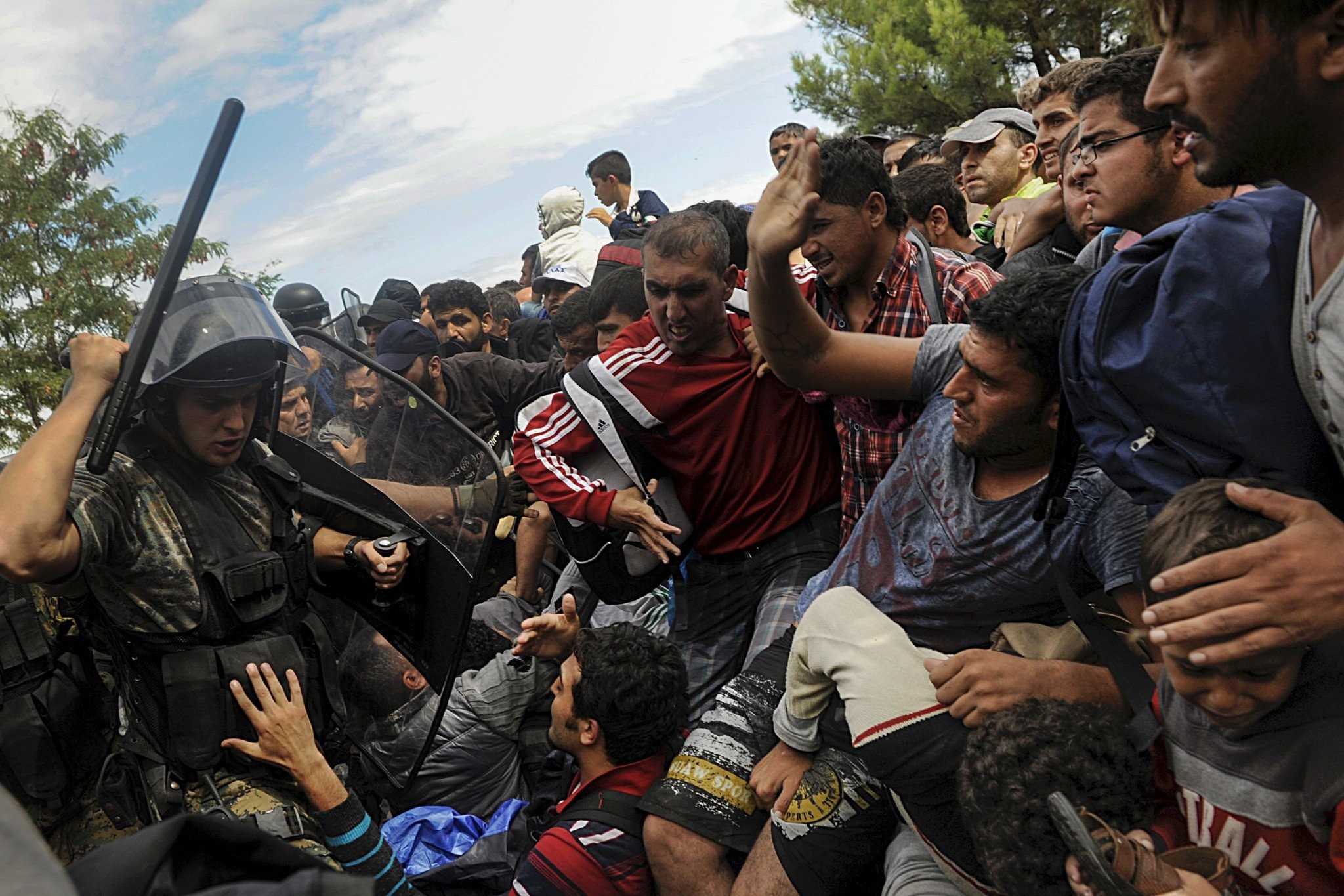 25155747-2016-04-18t195227z-878549619-gf10000387305-rtrmadp-3-europe-migrants-greece.jpg