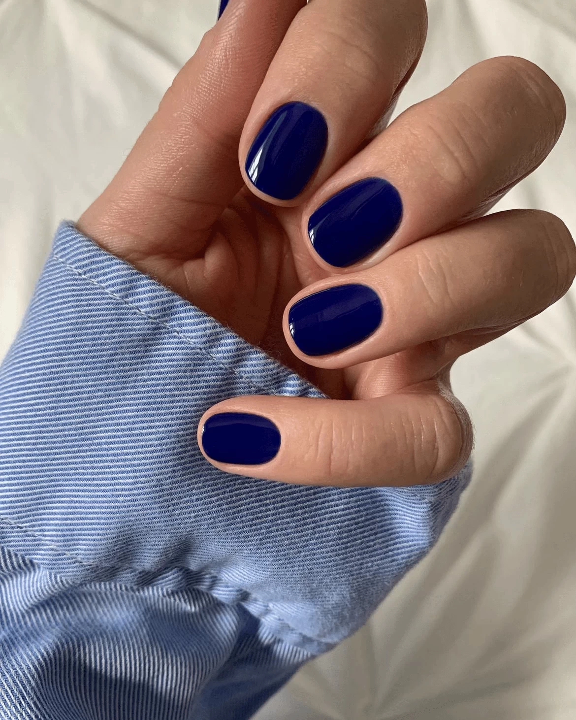 blue-nails.webp