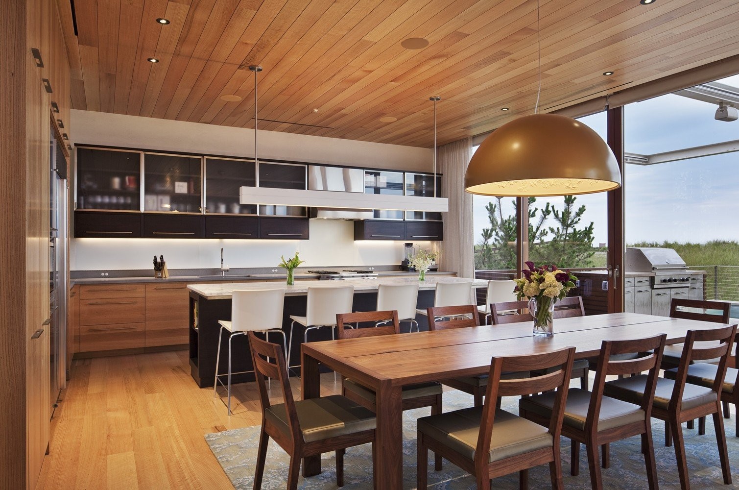 beach-house-dining-kitchen-archphoto.jpg