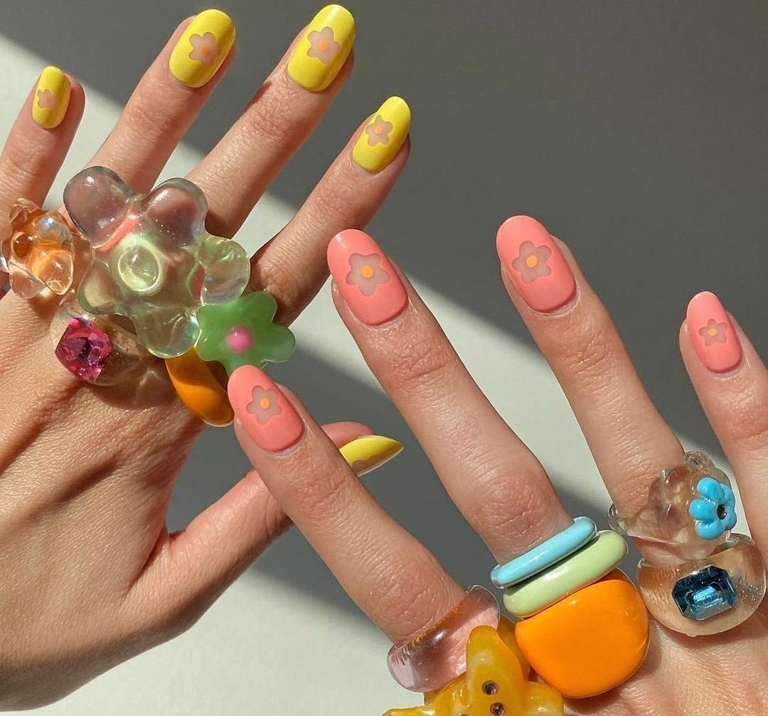 mismatched-nails.jpg