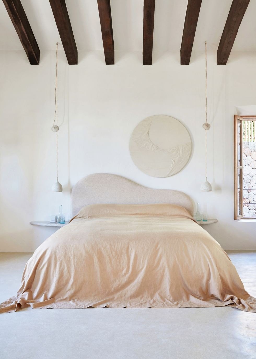 moredesign-mallorca-house-bedroom-64e32e4ebd18c.jpg