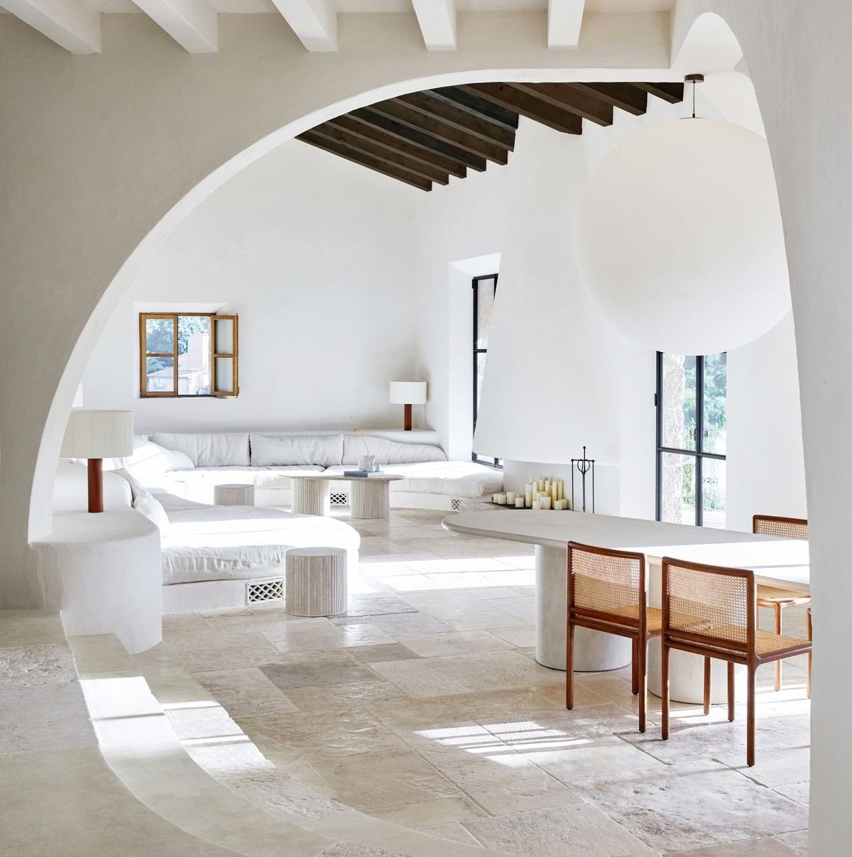 moredesign-mallorca-house-living-room-64e33f4449350.jpg