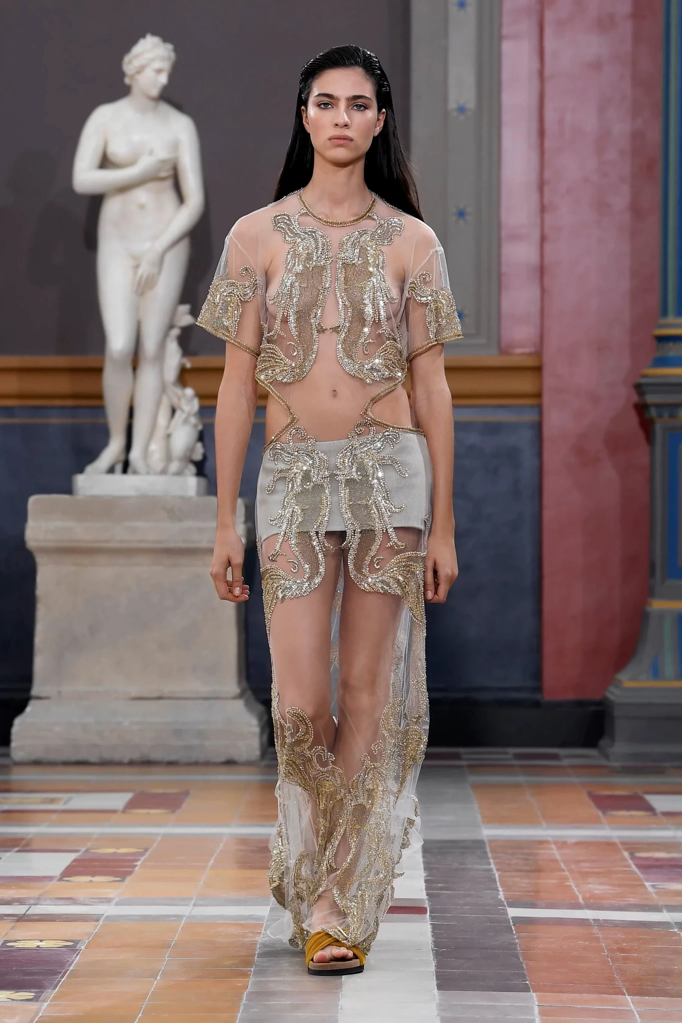 00065-valentino-spring-2024-ready-to-wear-credit-brand.webp