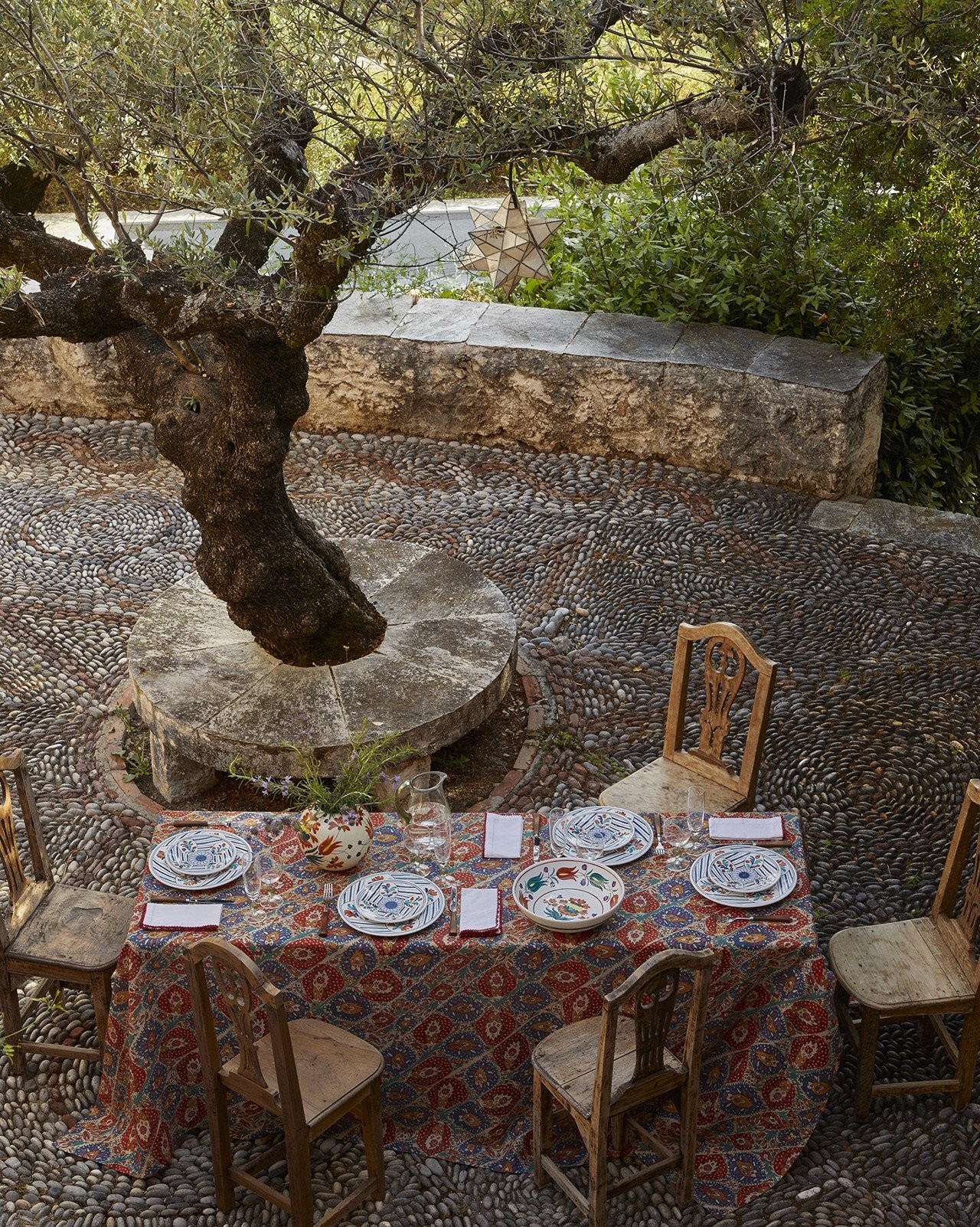 benaki-outdoordining2-1528-h.jpg