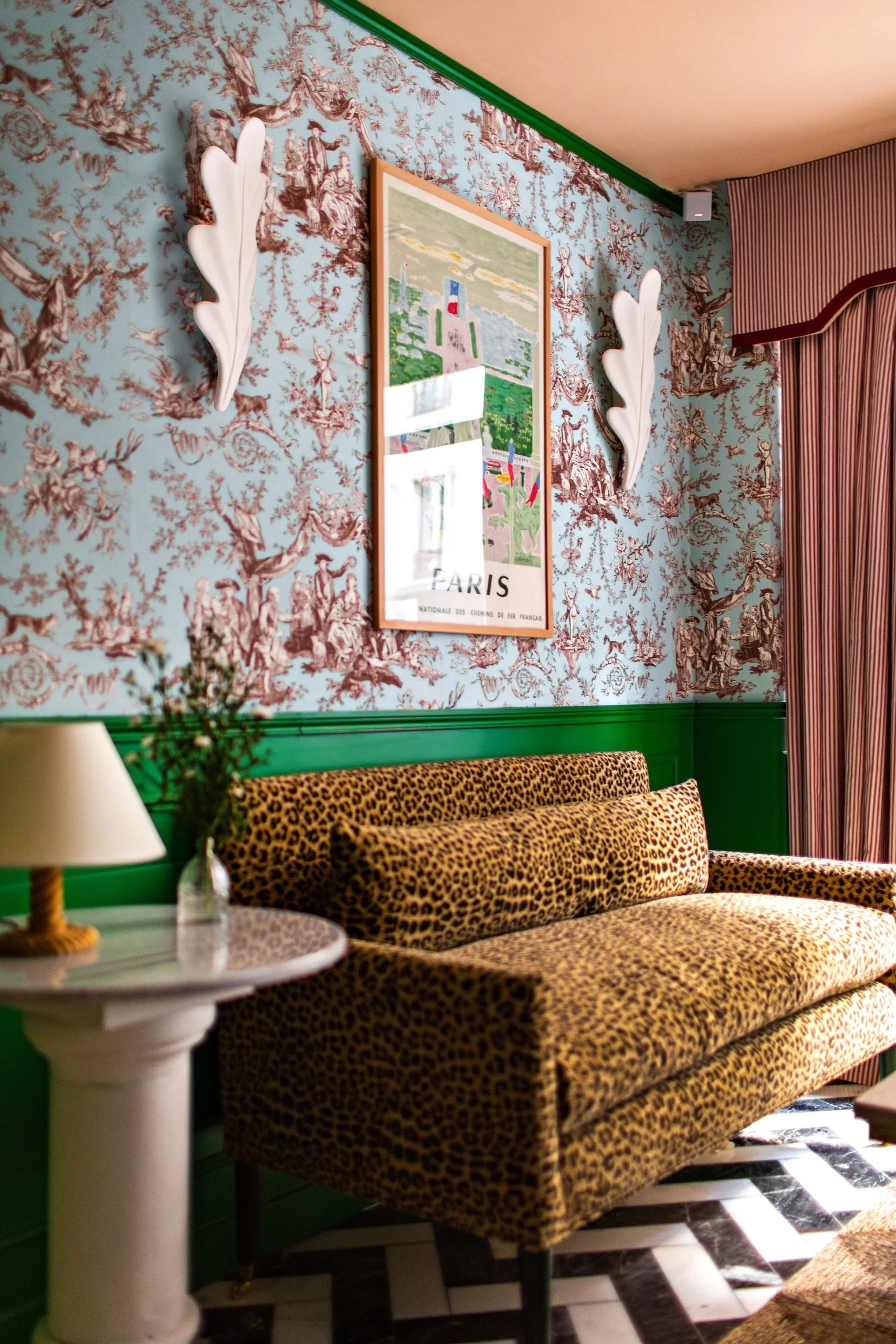 hotel-les-deux-gares-paris-interiors-luke-edward-hall-dezeen-2364-col-15-scaled.jpg