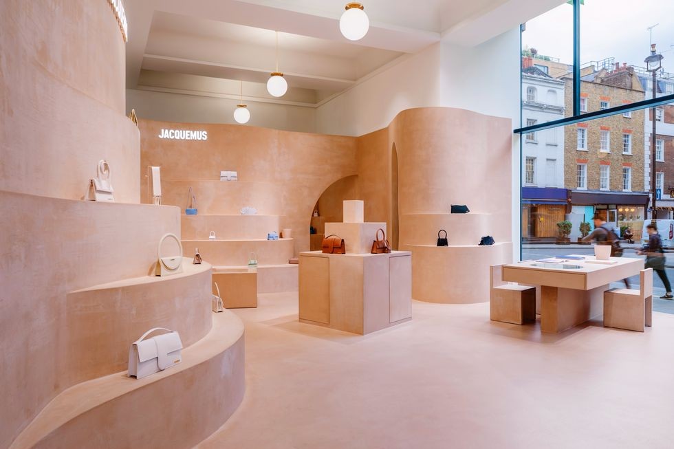 jacquemus-shop-in-shop-selfridges-photo-by-benoit-florenc-on-courtesy-of-amo-65661a0caf59b.jpg