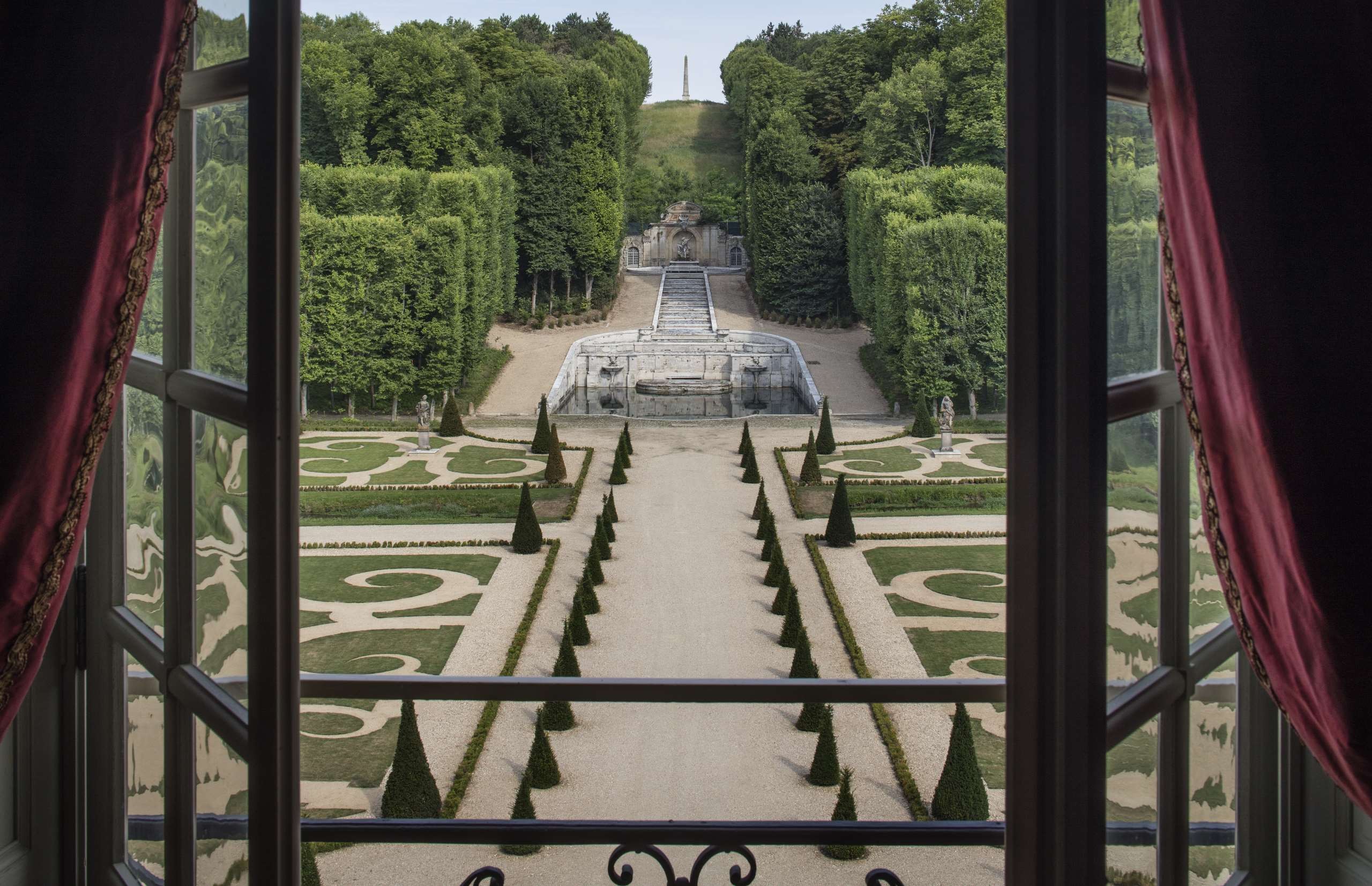 p6-chateau-de-villette-the-splendor-of-french-decor-publishe-6fodb.jpg