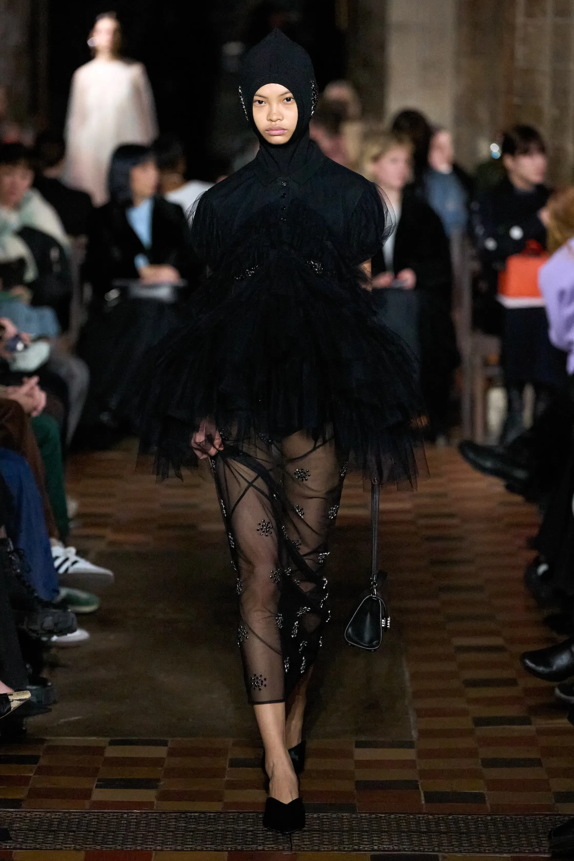 00006-simone-rocha-fall-2024-ready-to-wear-credit-gorunway.webp