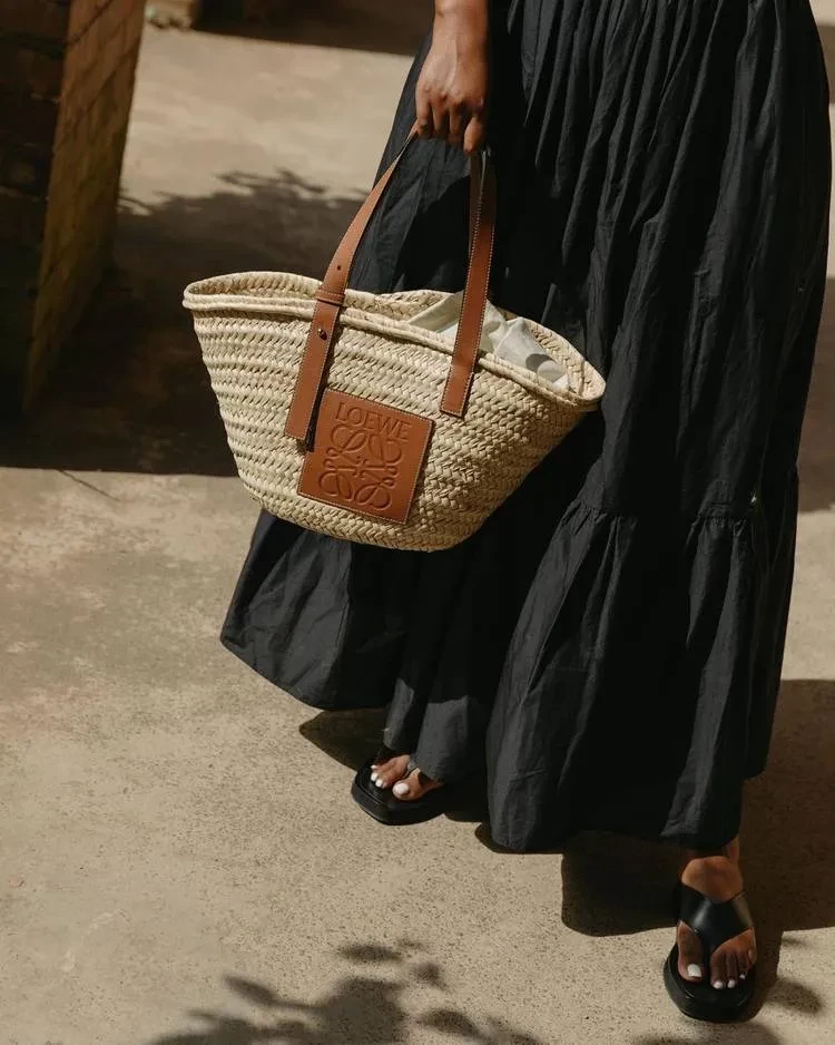 loewe-raffia-tote-288035-1680212750989-image-1280-80jpg.webp