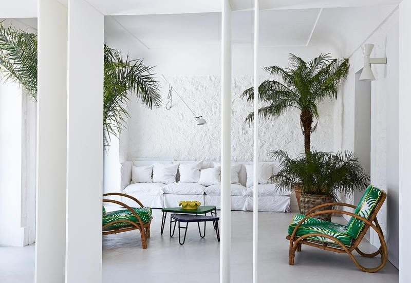 total-white-home-minimalist-style-capri-villa-living-oggetto-editoriale-800x600.jpg