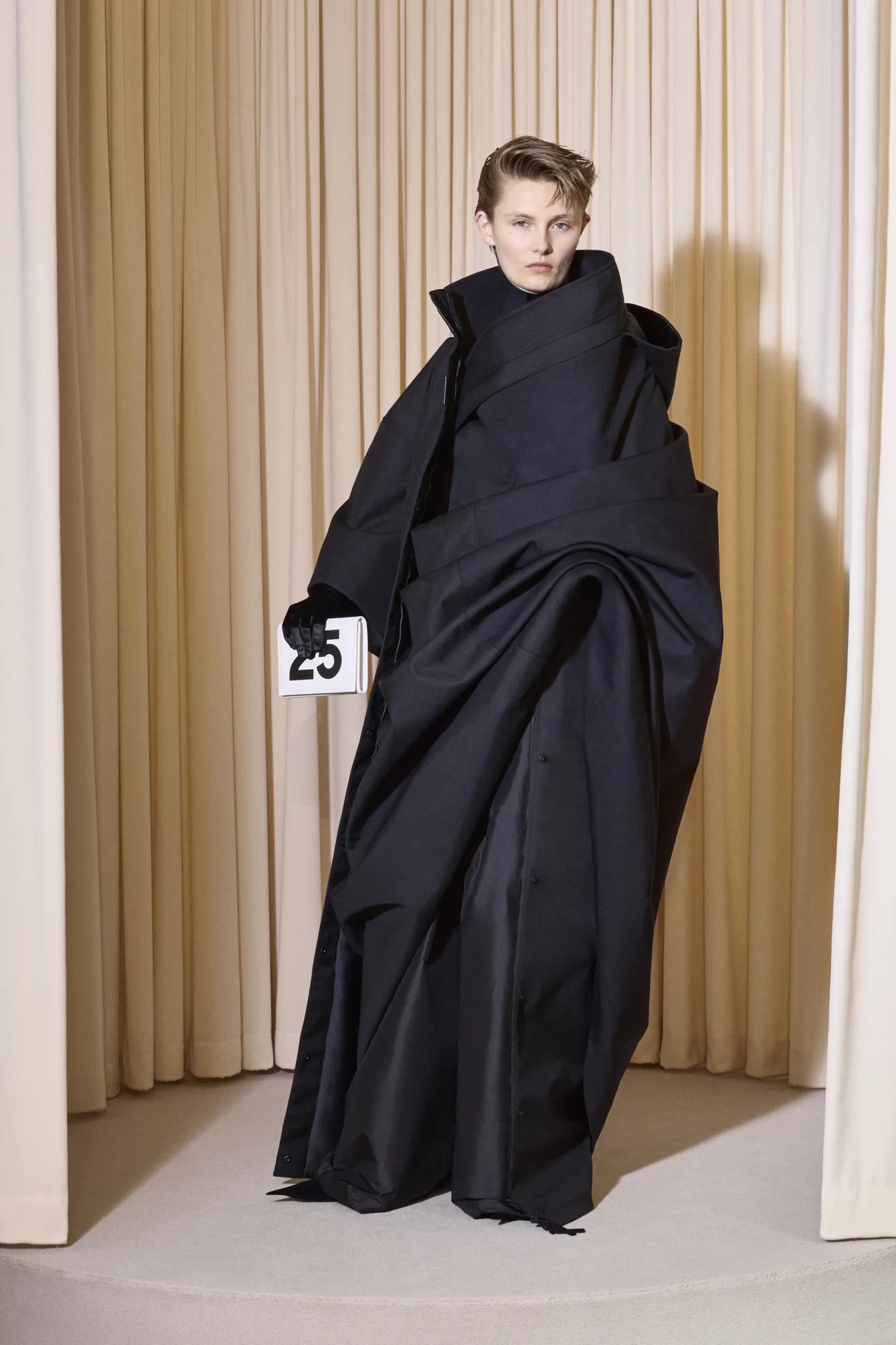 00025-balenciaga-fall-24-couture-credit-brand.webp