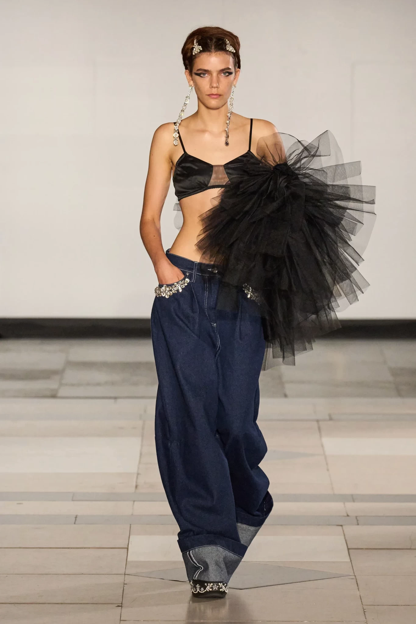 00030-simone-rocha-spring-2025-ready-to-wear-credit-gorunwayjpg.webp