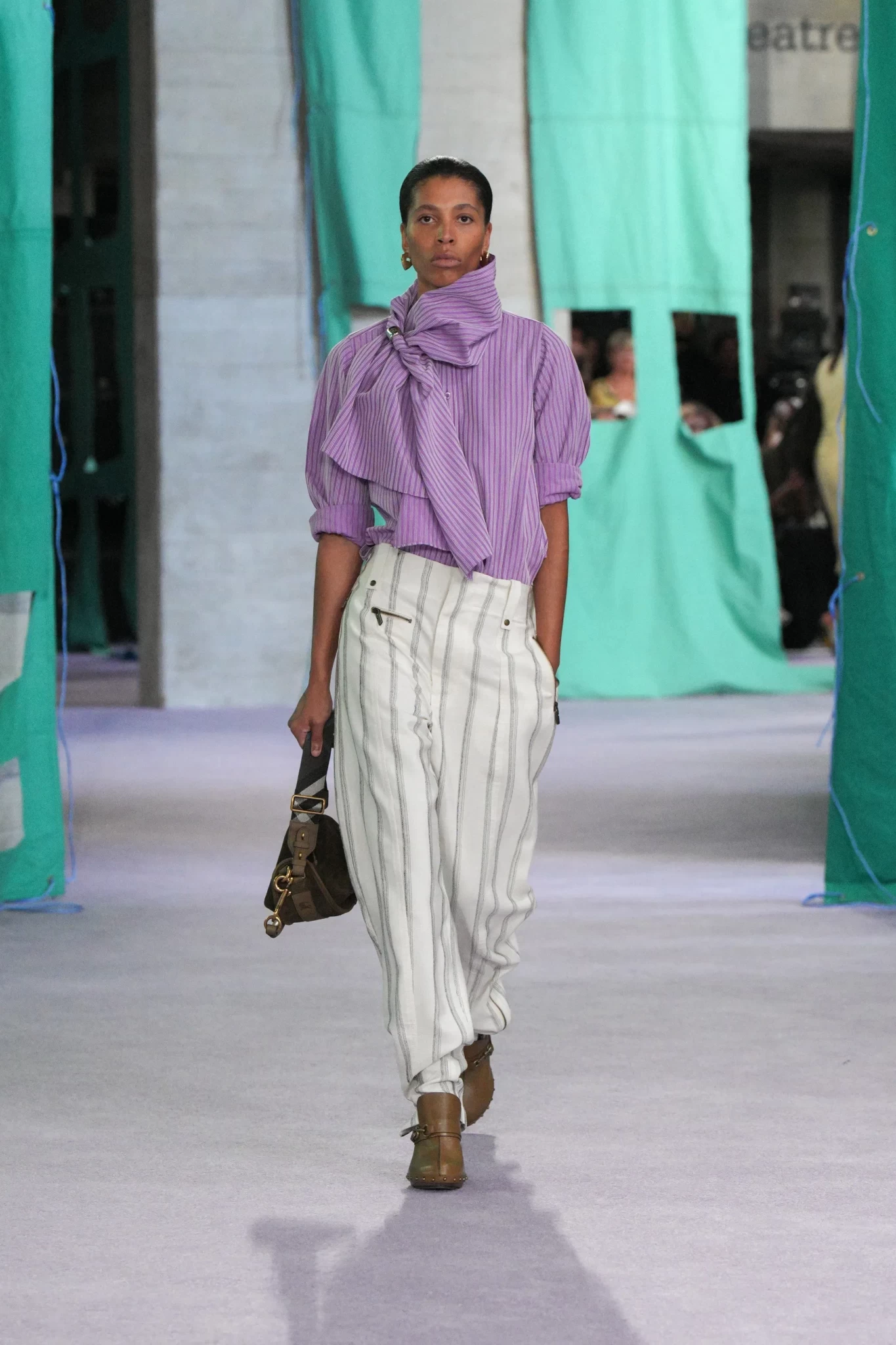 dt-burberry-2024-ss25-september-show-runway-look-25-rgb-cropped-2x3jpg.webp