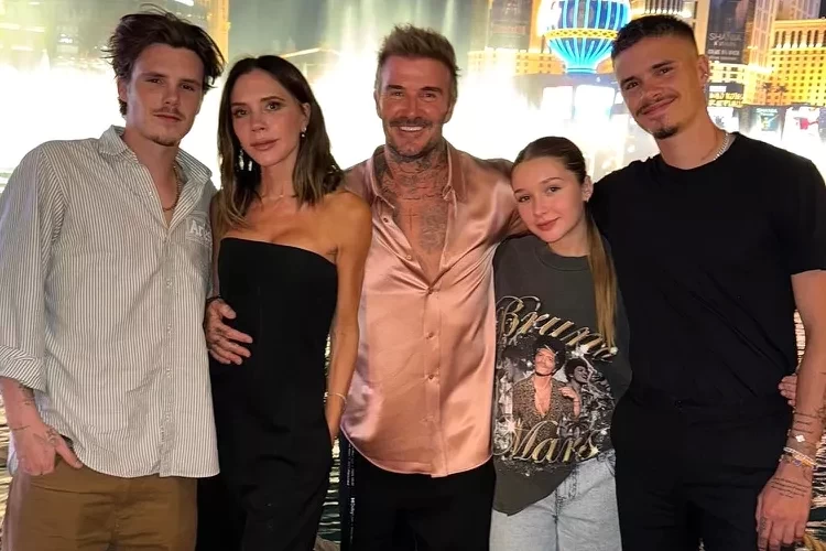 victoria-and-david-beckham-with-family-090424-342b106d6527411dac858c7f096b3e57.webp