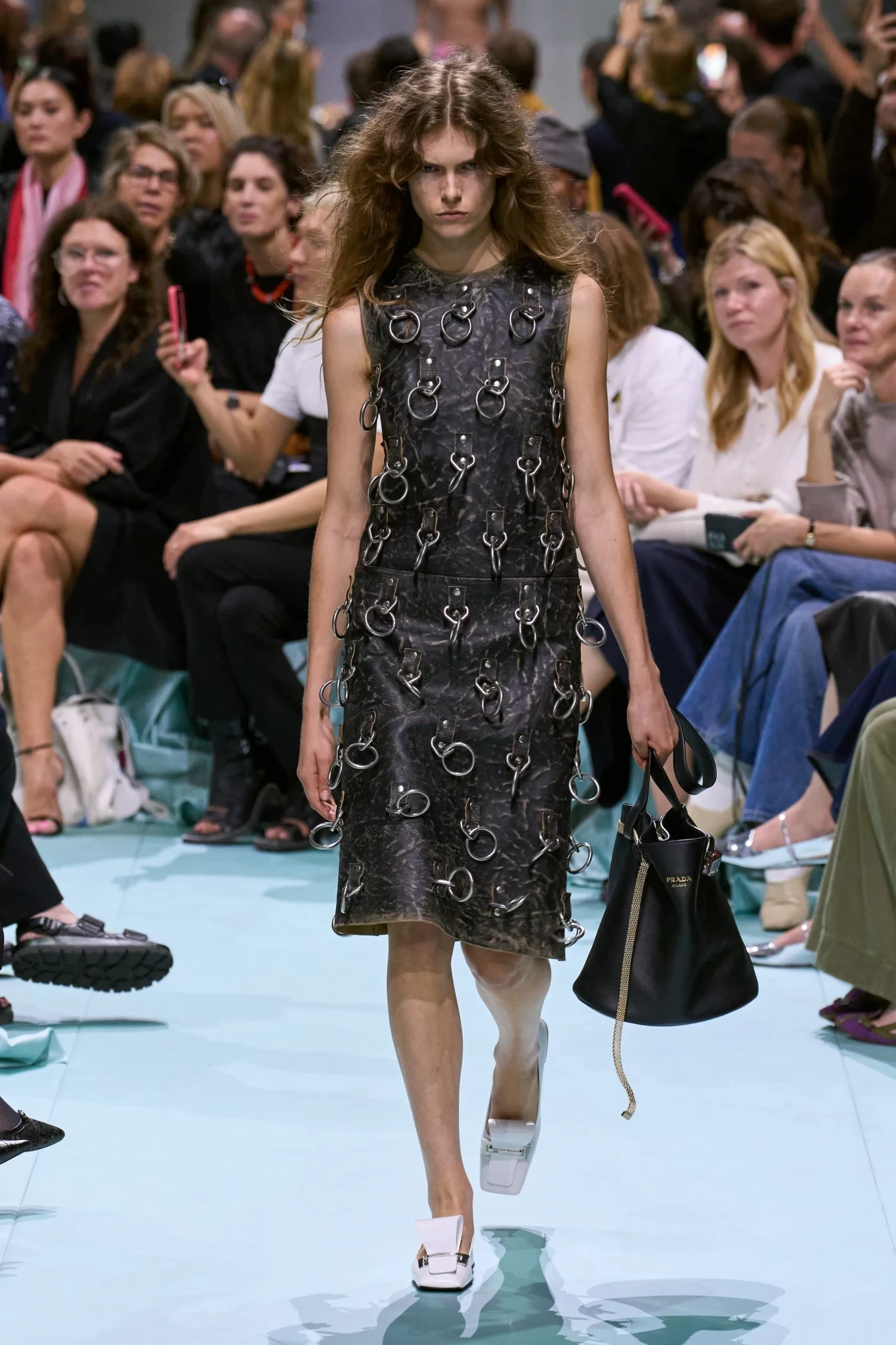 00002-prada-spring-2025-ready-to-wear-credit-gorunwayjpg.webp