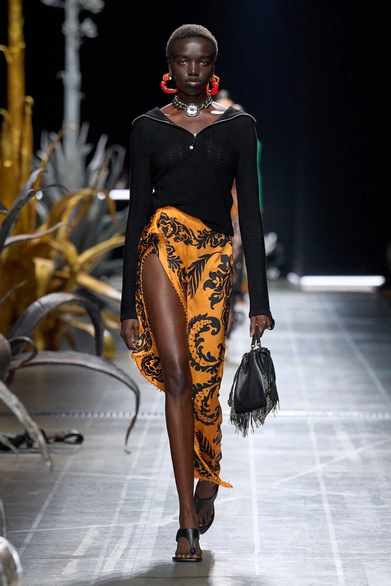 00003-etro-spring-2025-ready-to-wear-credit-gorunwayjpg.webp