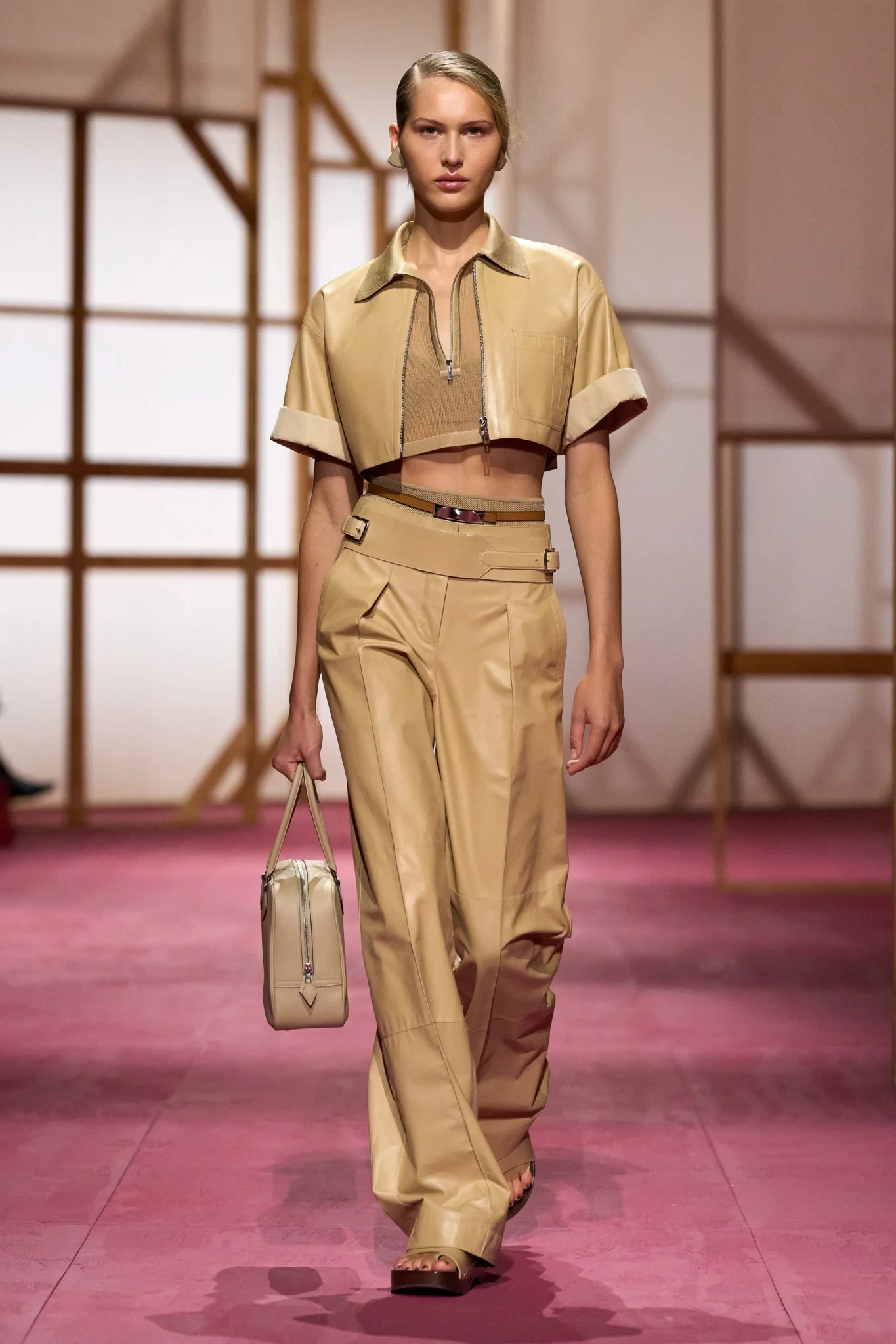 00005-hermes-spring-2025-ready-to-wear-credit-gorunwayjpg.webp