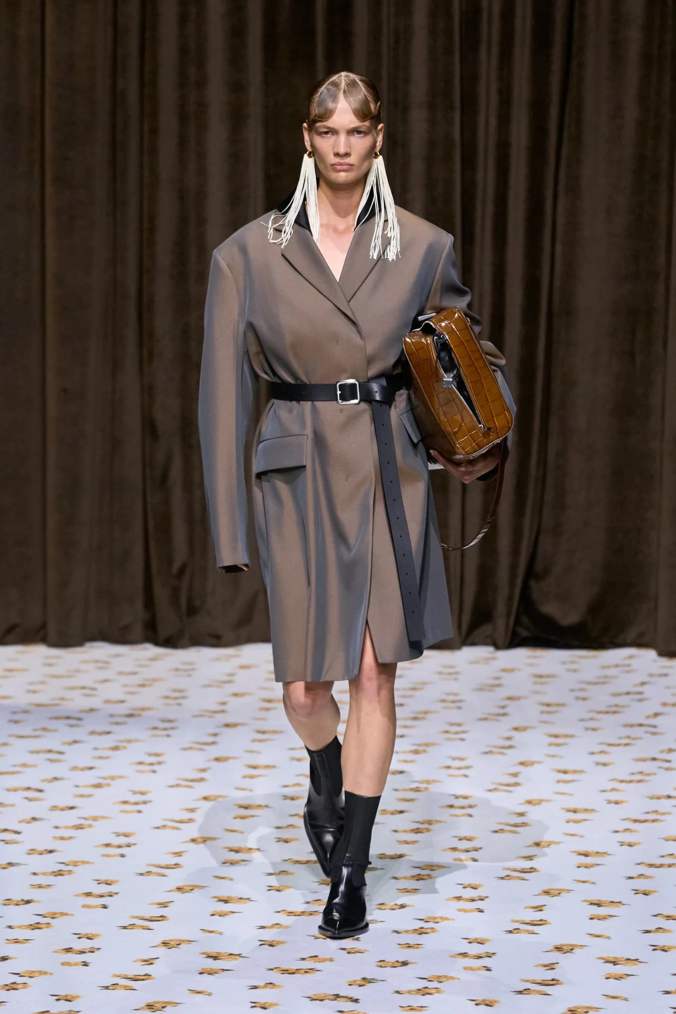 00006-jil-sander-spring-2025-ready-to-wear-credit-gorunwayjpg.webp