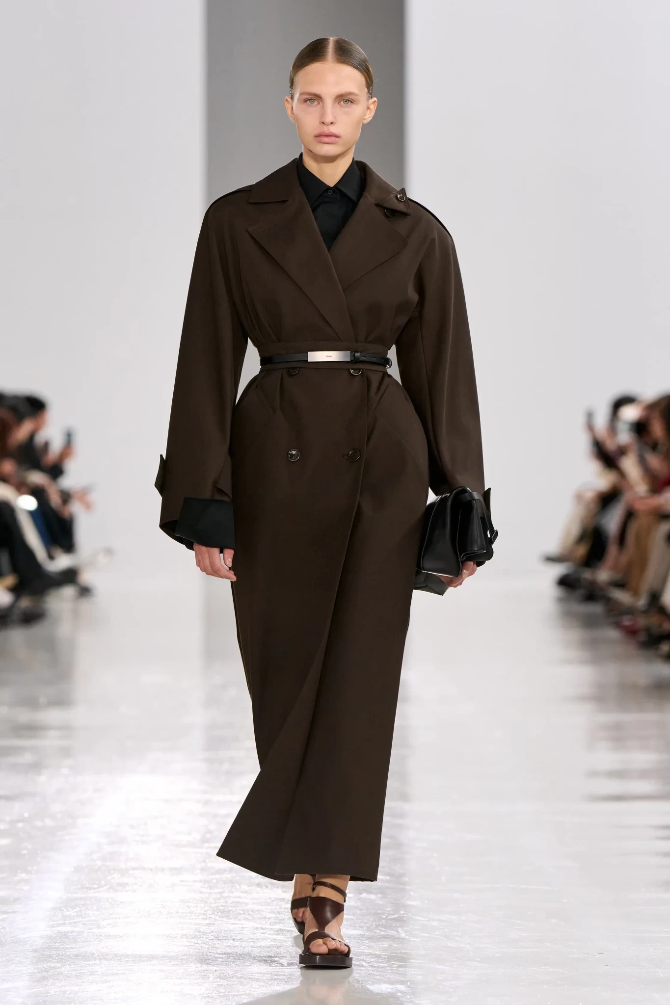 00007-max-mara-spring-2025-ready-to-wear-credit-gorunwayjpg.webp