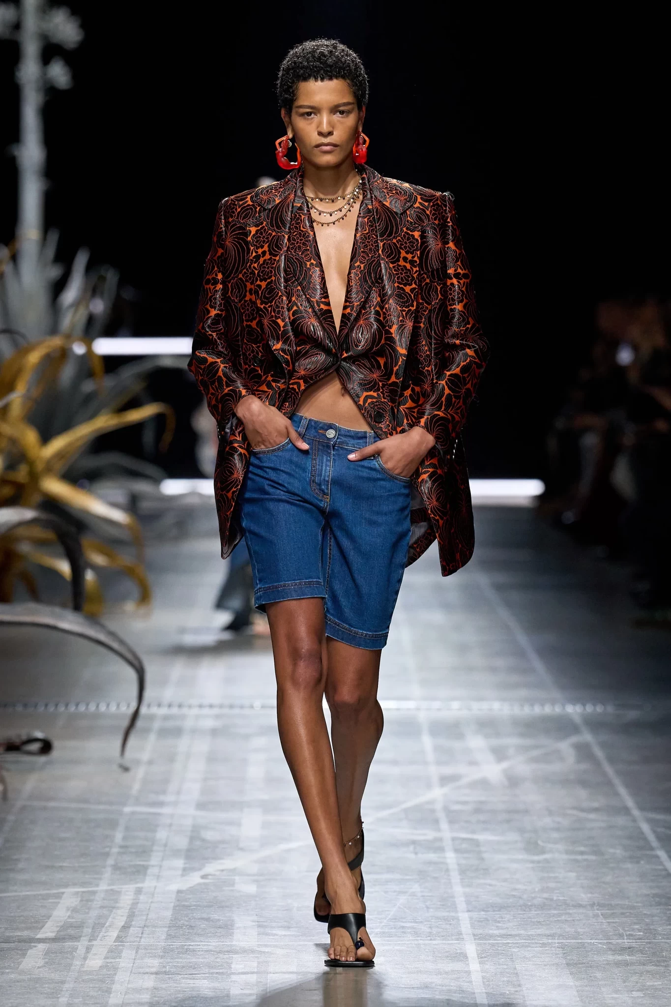 00014-etro-spring-2025-ready-to-wear-credit-gorunwayjpg.webp