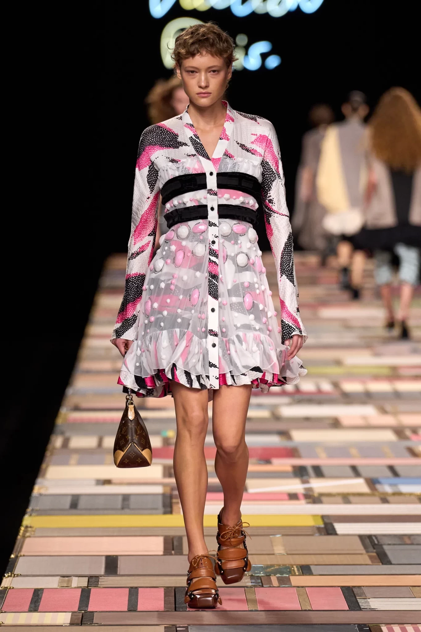 00016-louis-vuitton-spring-2025-ready-to-wear-credit-gorunway.webp