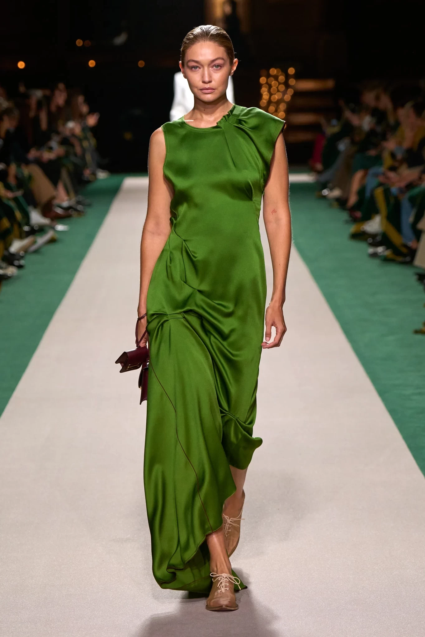 00018-victoria-beckham-spring-2025-ready-to-wear-credit-gorunwayjpg.webp