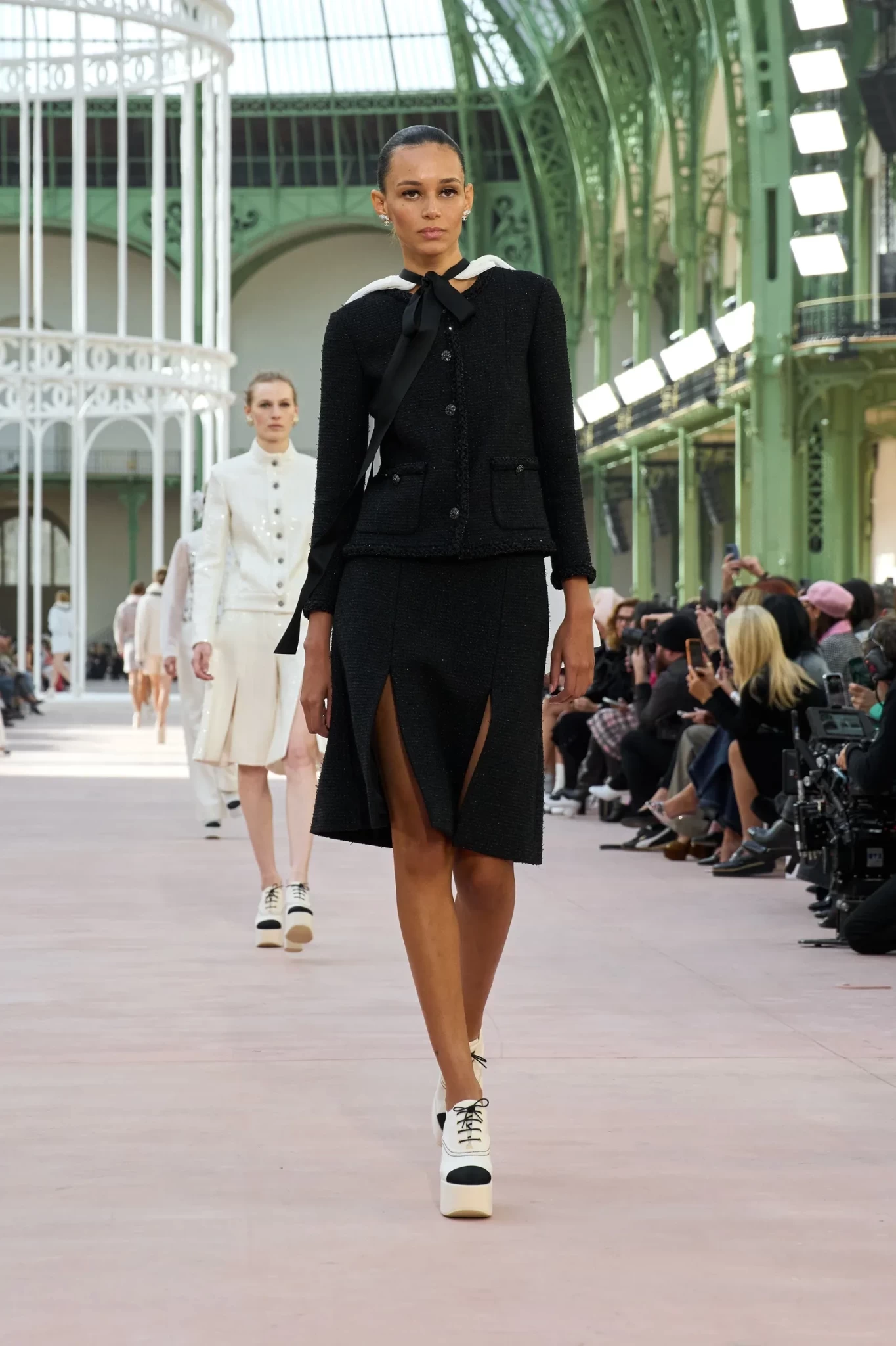 00019-chanel-spring-2025-ready-to-wear-credit-gorunway.webp