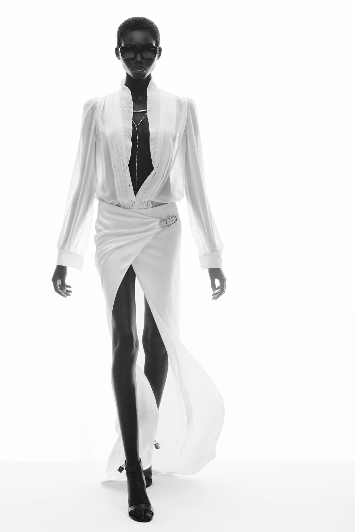 00023-tom-ford-spring-2025-ready-to-wear-credit-brandjpg.webp