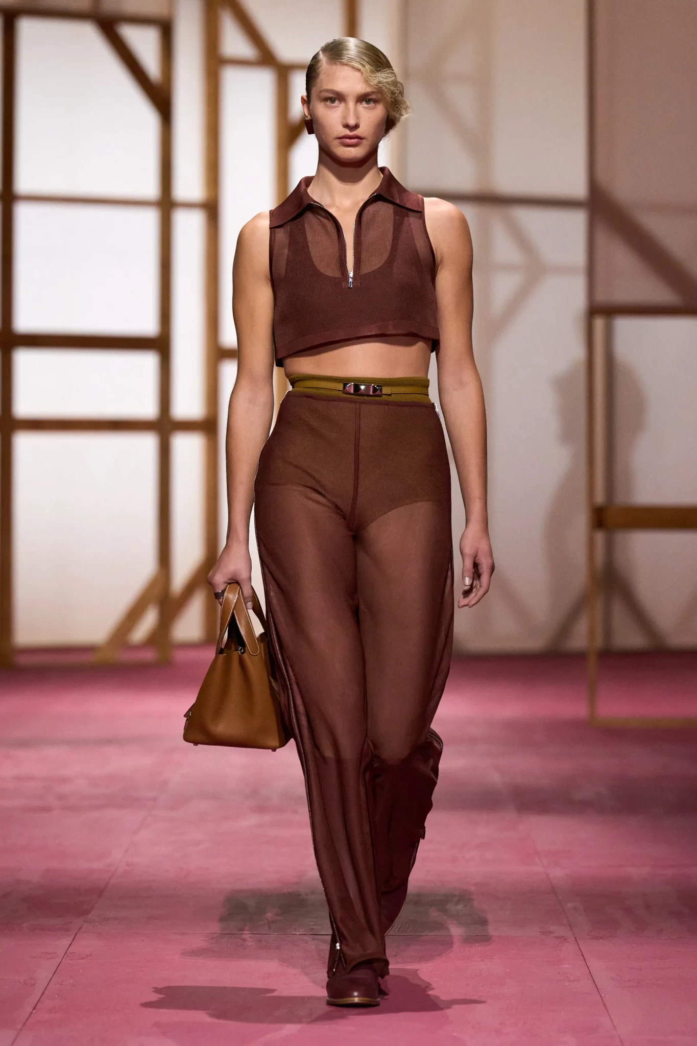 00027-hermes-spring-2025-ready-to-wear-credit-gorunwayjpg.webp