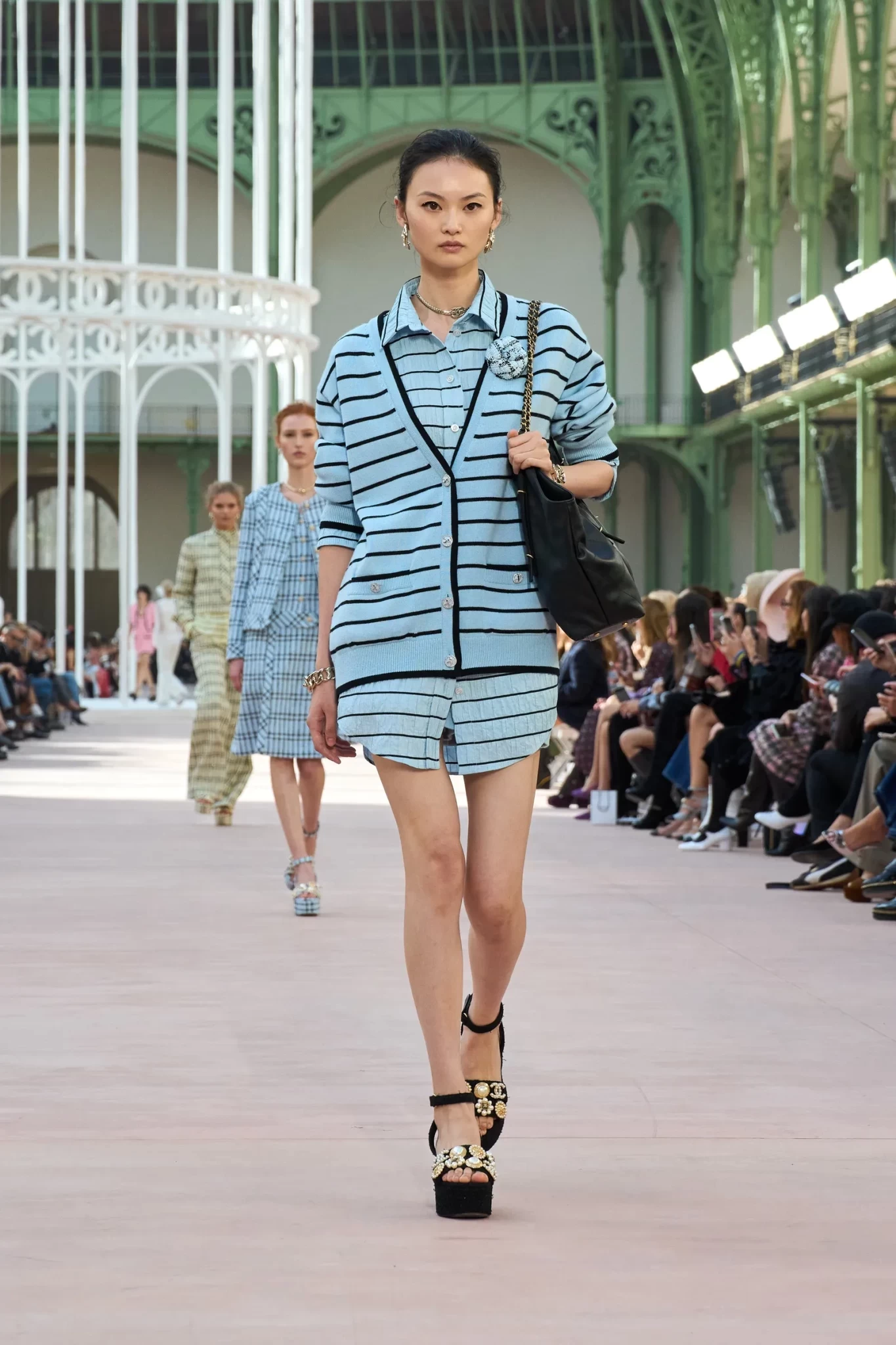 00030-chanel-spring-2025-ready-to-wear-credit-gorunway.webp