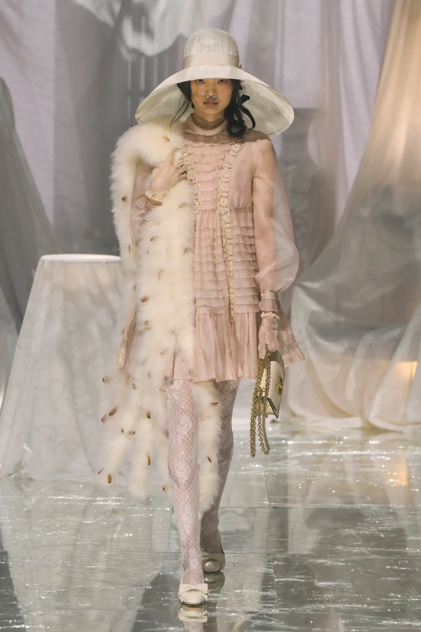 00030-valentino-spring-2025-ready-to-wear-credit-brand.webp