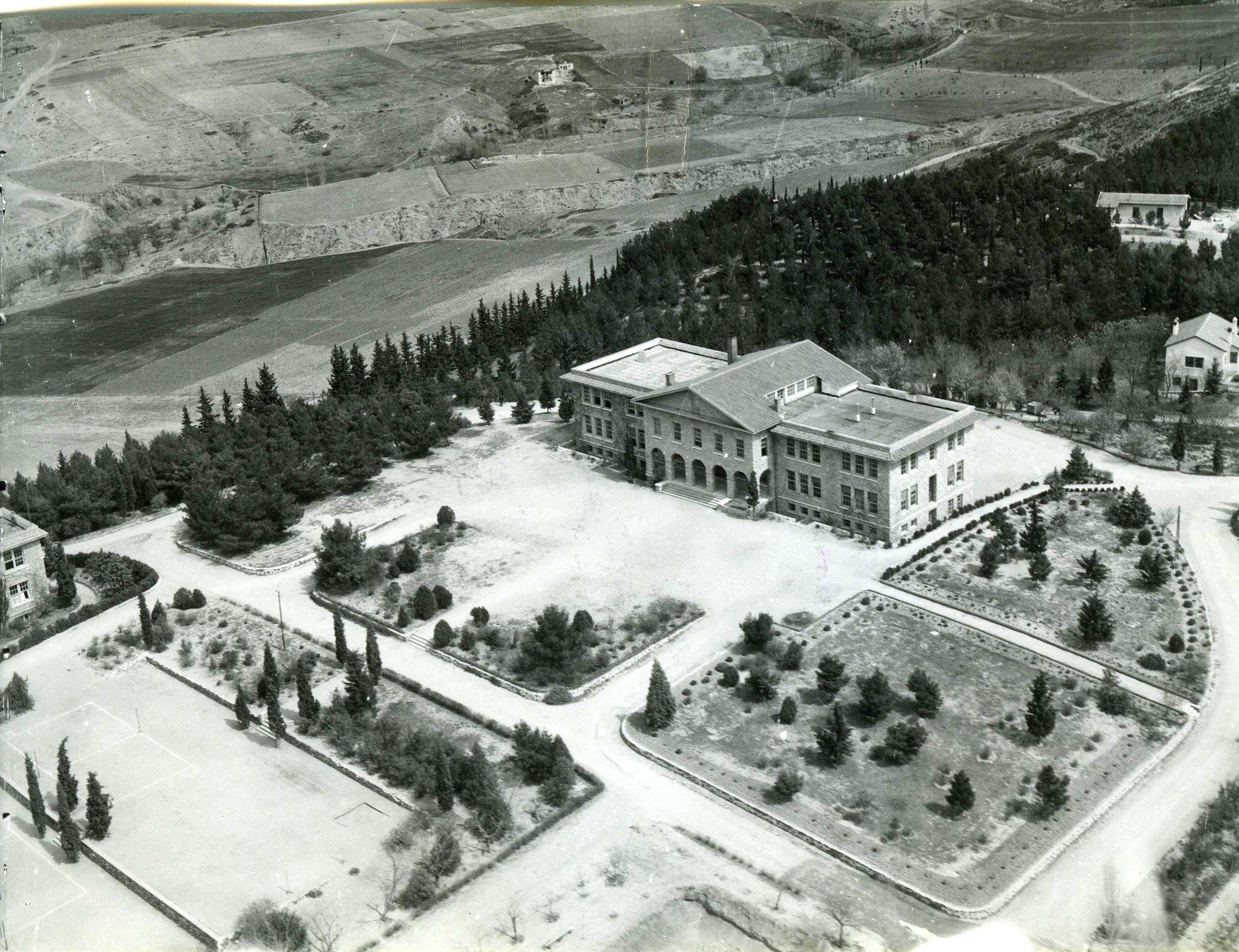 10acampus-30s.jpg