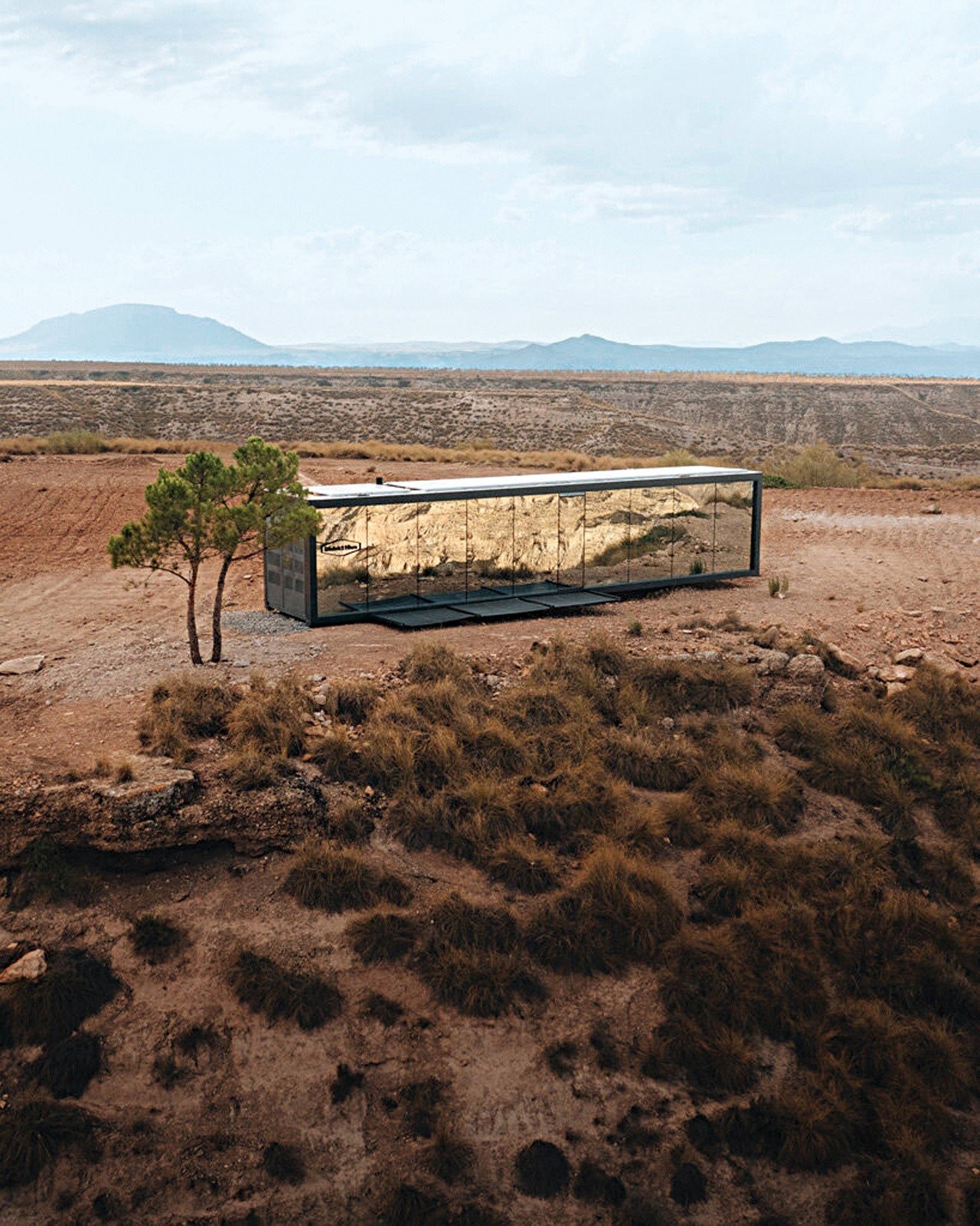 districthive-self-sufficient-capsule-hotel-spain-gorafe-desert-designboom-2.jpg