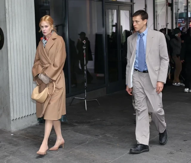 nicole-kidman-and-harris-dickinson-on-the-set-of-a24s-v0-5xiwa2w7gw5c1.webp