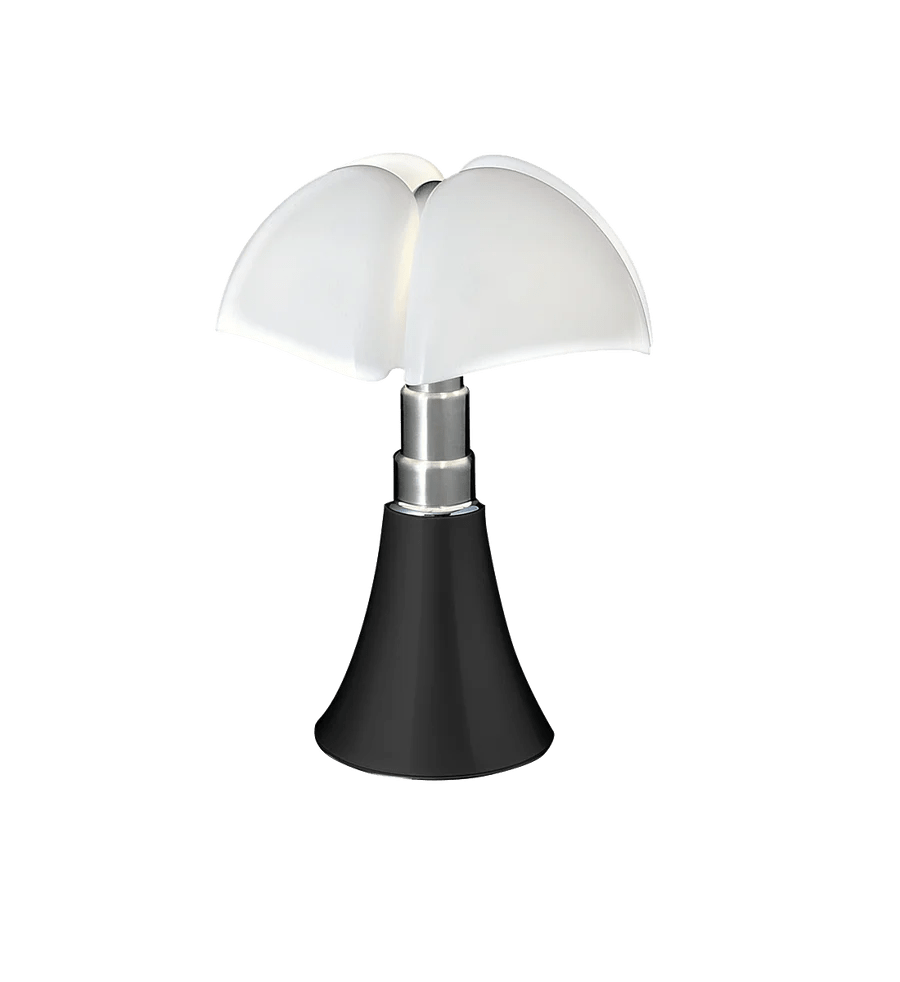 pipistrello-table-lamp-black-2e60d4ac-94d8-47d3-a32b-c6fd0511275d-900x.png