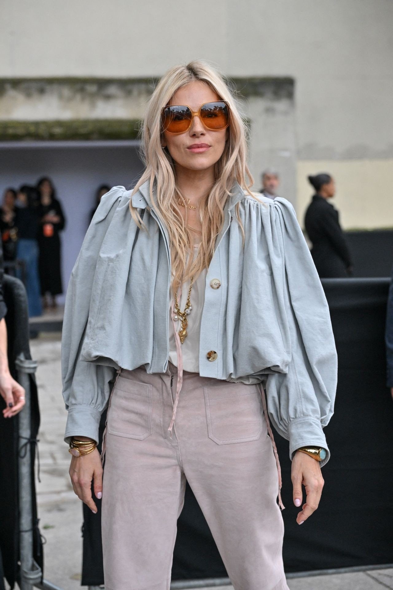 sienna-miller-brings-bohemian-chic-to-chloe-pfw-show-09-26-2024-6.jpg