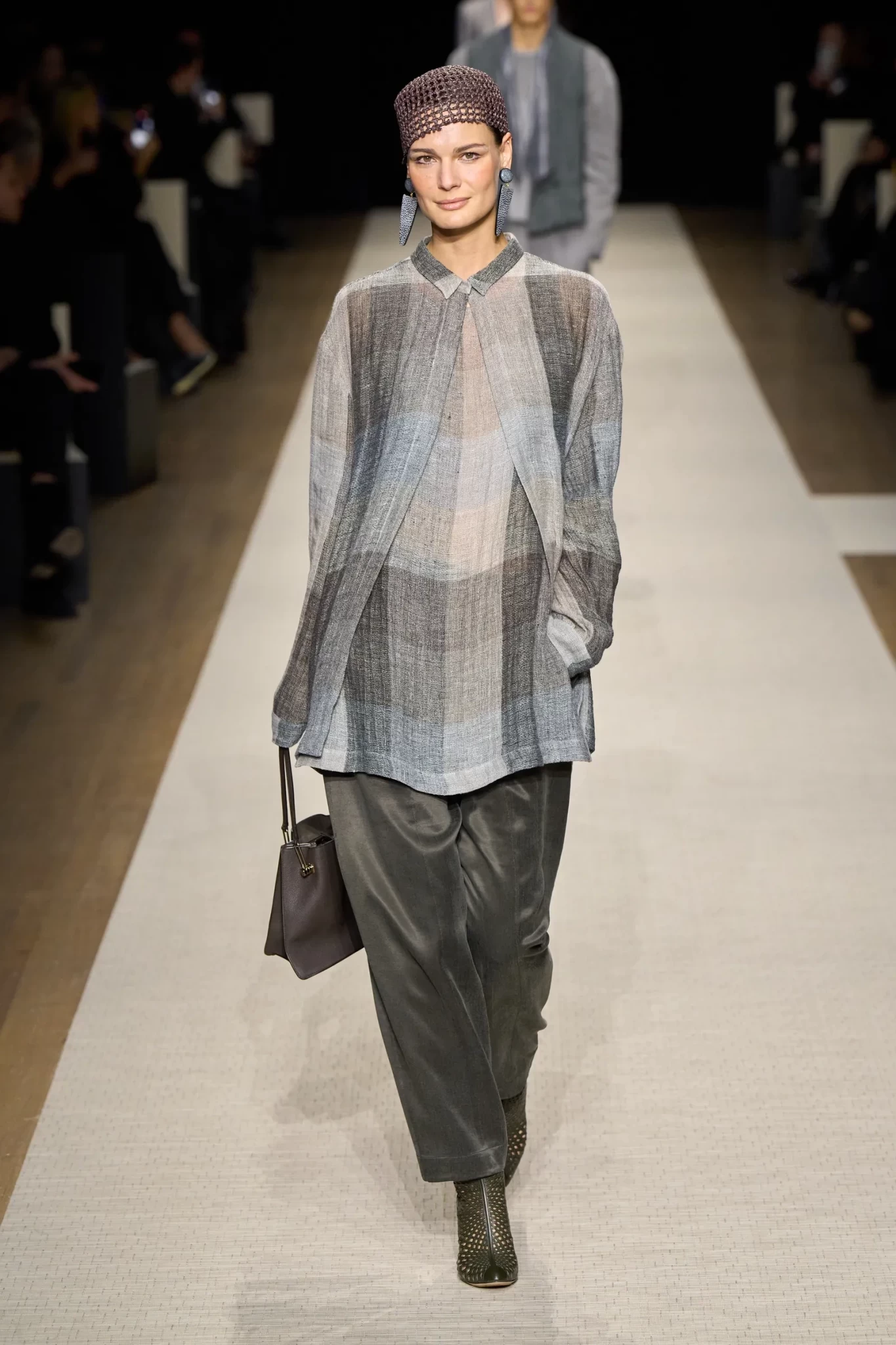 00011-giorgio-armani-spring-2025-ready-to-wear-credit-gorunway.webp