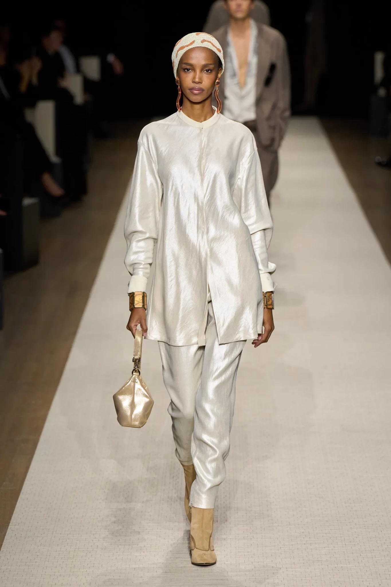 00019-giorgio-armani-spring-2025-ready-to-wear-credit-gorunway.webp