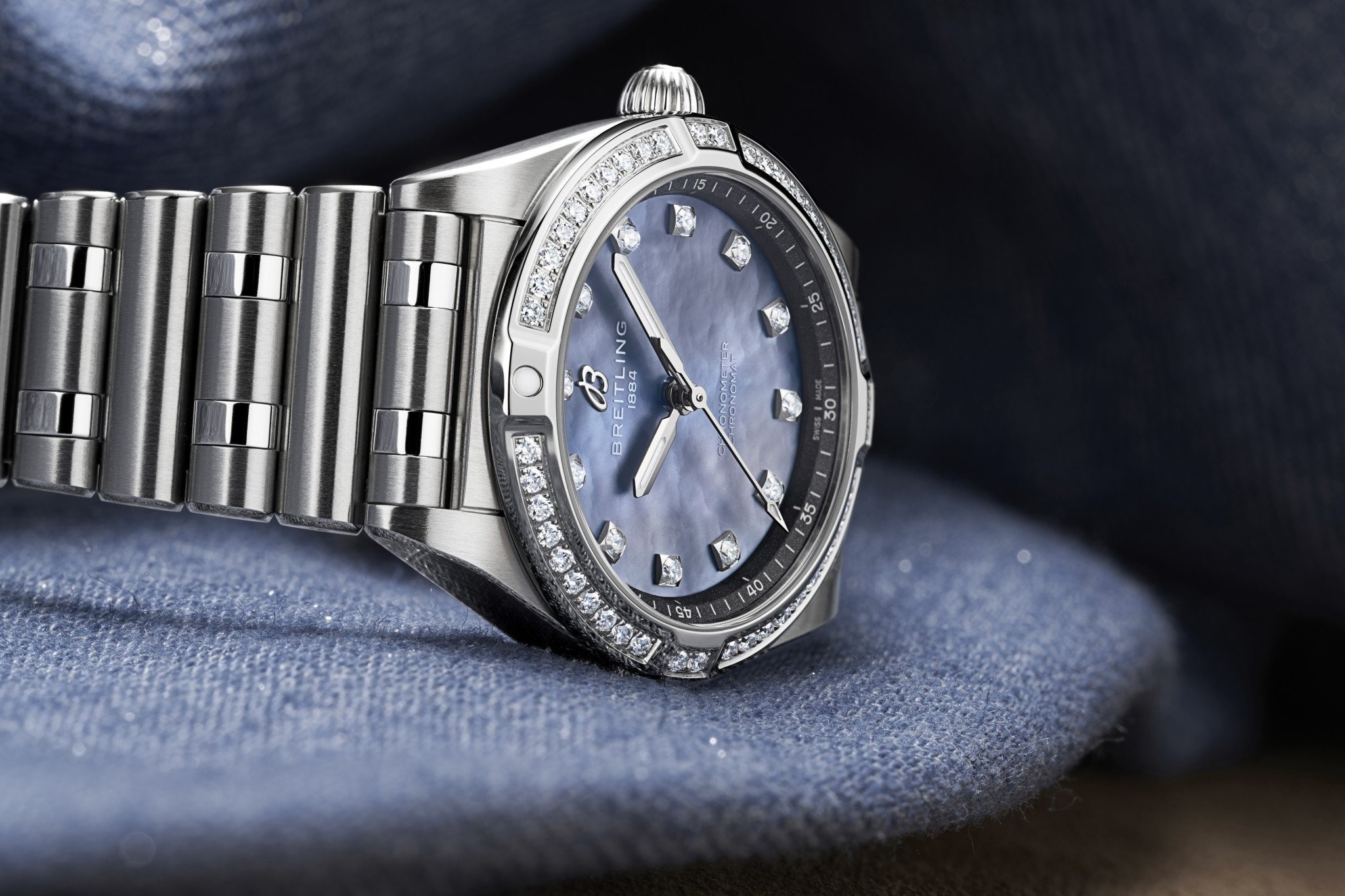 07-breitling-chronomat-18-ref-a72310531g1a1-rgb.jpg