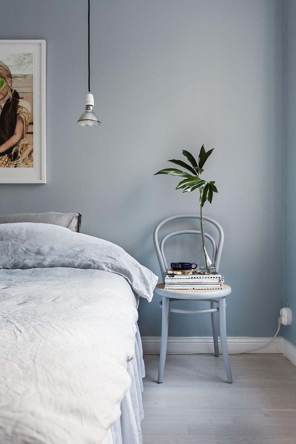 blue-bedroom-ideas-bondegatan-so-dermalm-stockholm-bed-room-lamp-chair-blue-fantastic-frank-1555088475.jpg