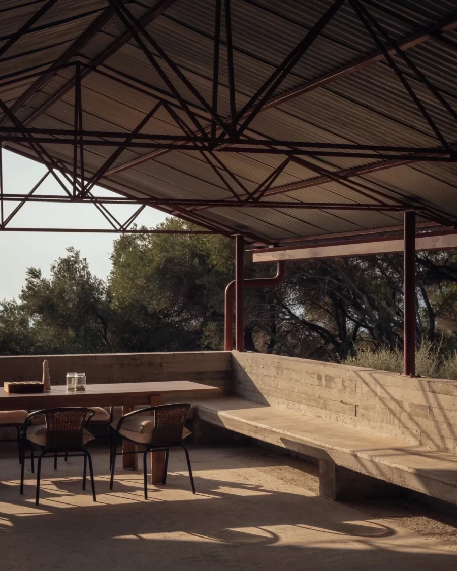 invisible-studio-house-in-an-olive-grove-greece-dezeen-2364-col-4-1704x2130.webp