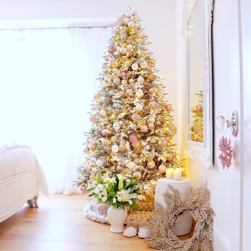 pastel-christmas-tree-and-holiday-bedroom-decor-ideasf.jpg