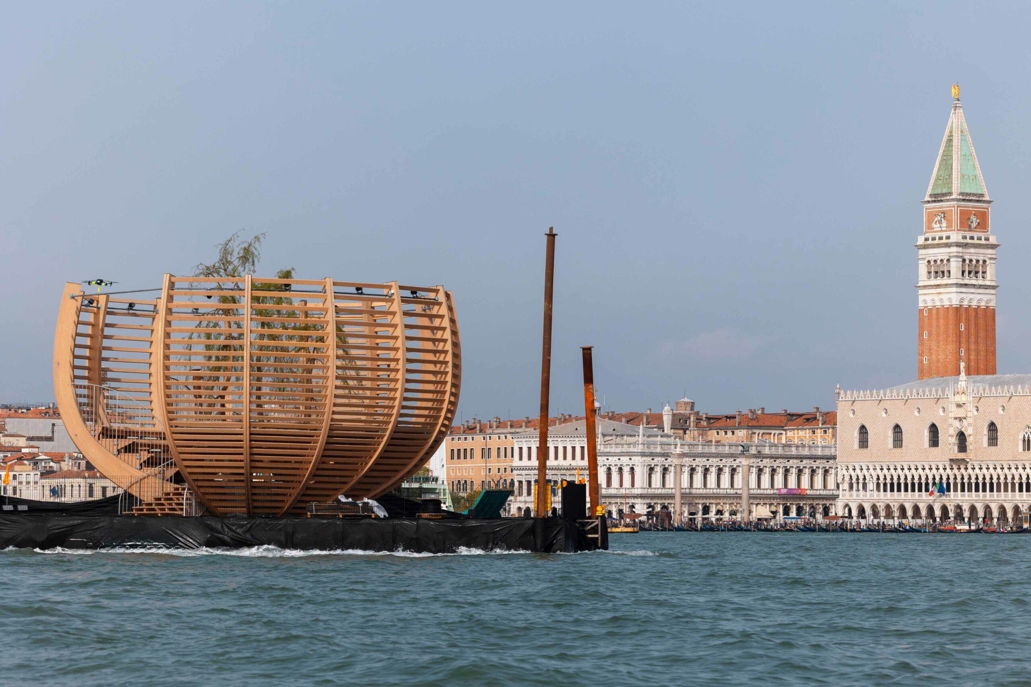 arena-for-a-tree-on-the-way-from-marghera-passing-san-marco-to-arsenale-venice-04-lowres-scaled.jpg