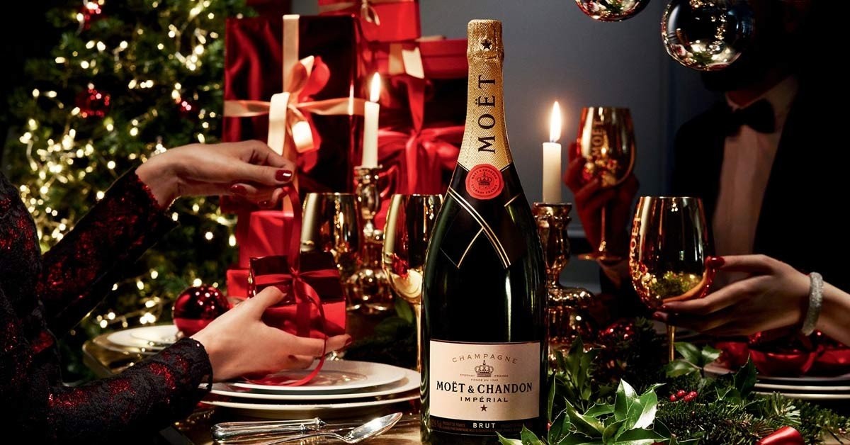 moet-chandon-xmas-tree-social.jpg