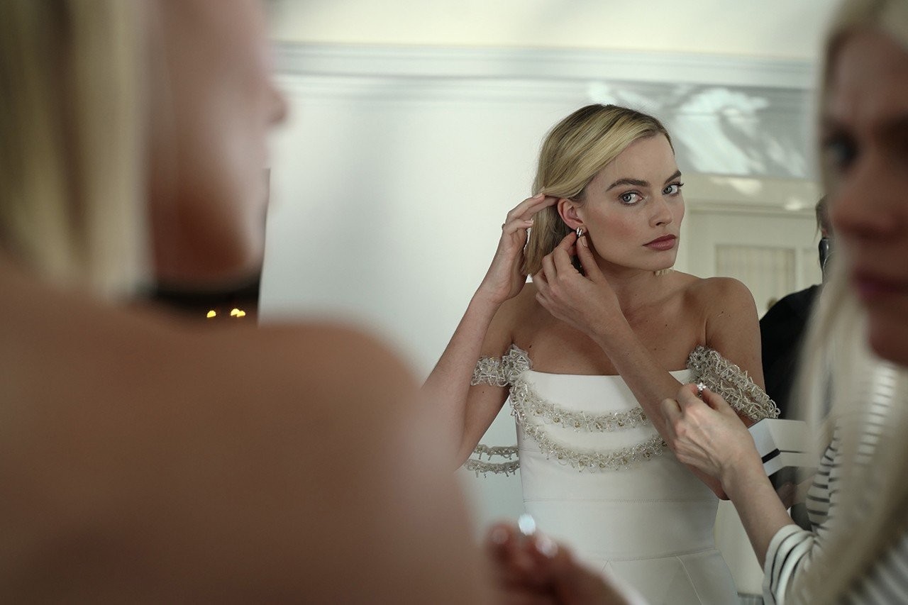 27-margot-robbie-getting-ready-for-the-oscars-in-chanel-march-4th-hd.jpg