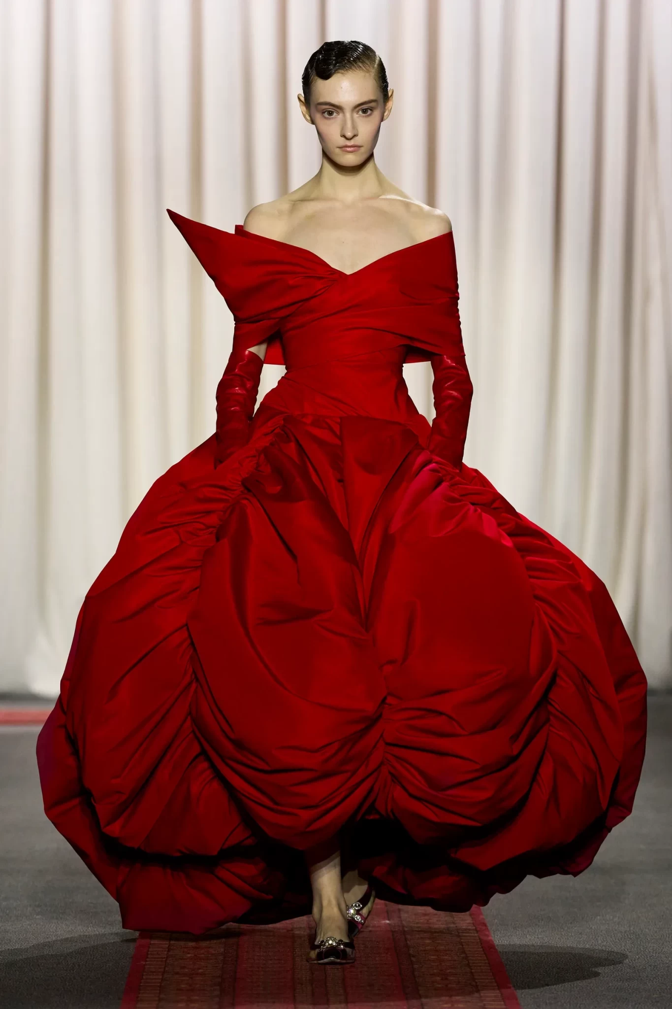 00005-giambattista-valli-spring-2025-couture-credit-gorunway.webp